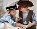 children dressed as pirates