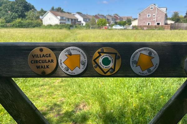 This image shows a picture of a bridleway